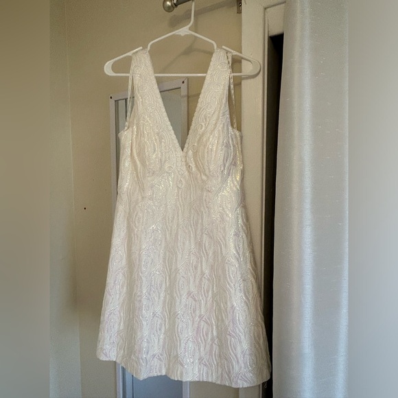 White dress - Picture 2 of 4